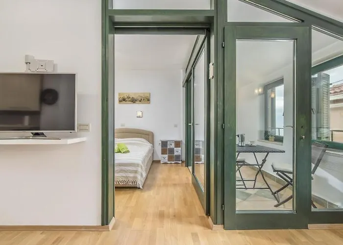 Πανσιόν Matea 3*